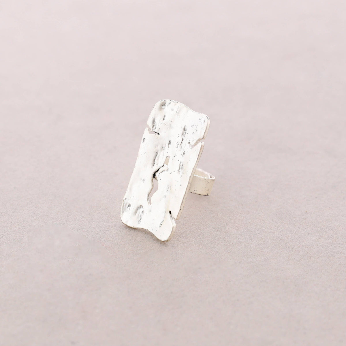 Anillo de detalle rectangular Metal
