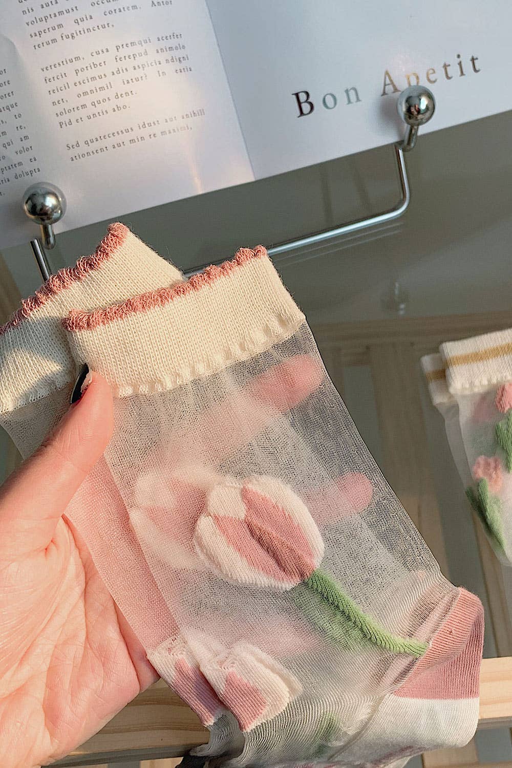 🌷 Calcetines medias transparentes con tulipanes bordados 🌷