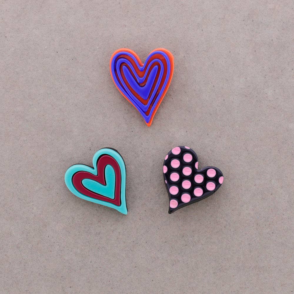 Broche Set Triple Corazón Resina