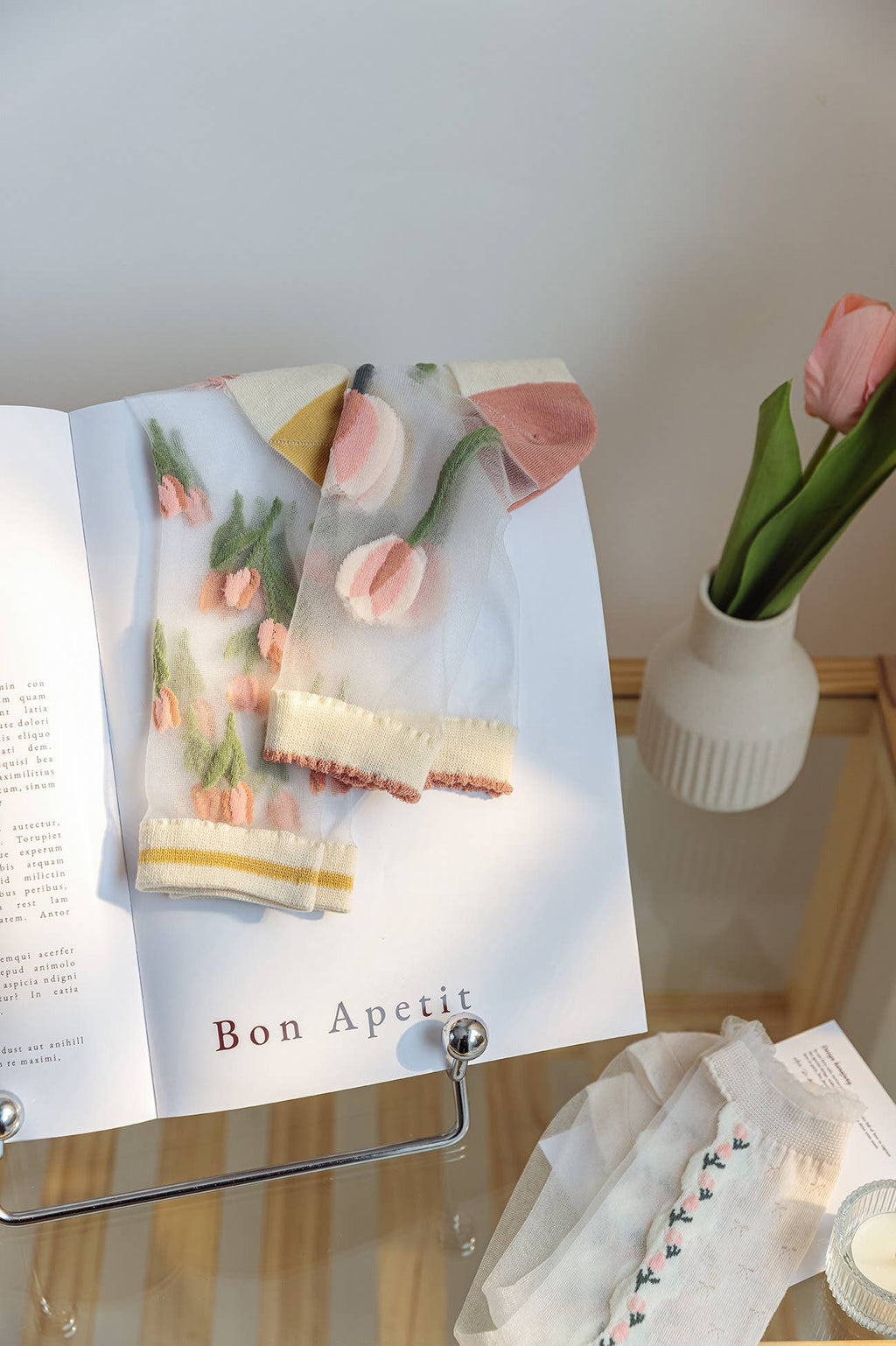 🌷 Calcetines medias transparentes con tulipanes bordados 🌷