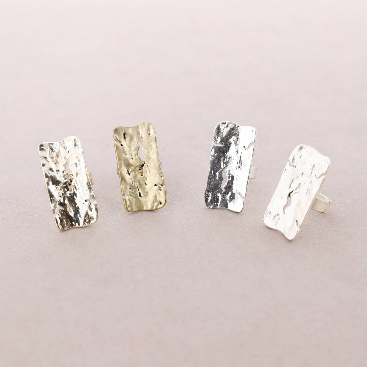 Anillo de detalle rectangular Metal