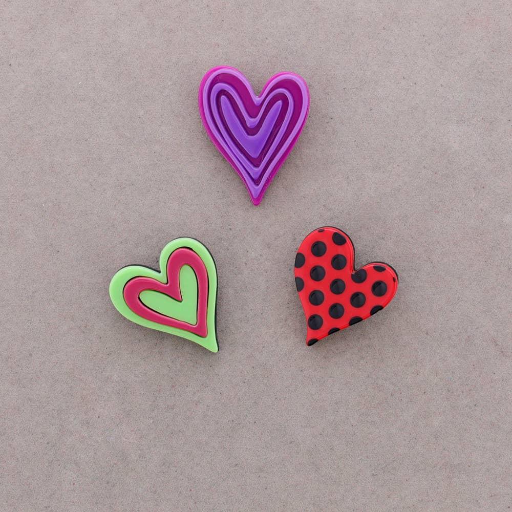 Broche Set Triple Corazón Resina