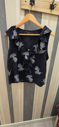 Blusa Estampada Sin Manga Cuello en v Estampado Con Volado - Foto
