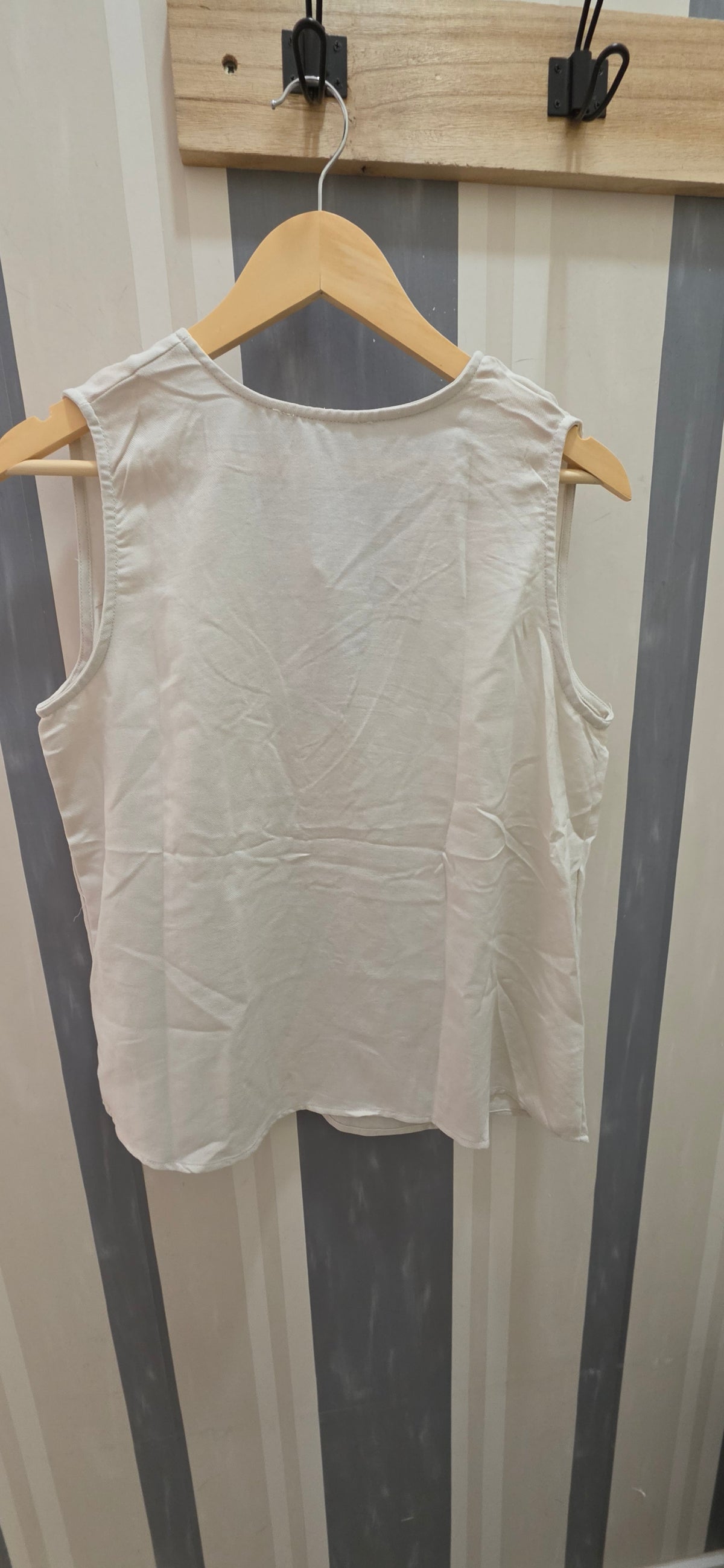 Blusa Sin Manga Lisa Cinta Nudo Atrás - Foto