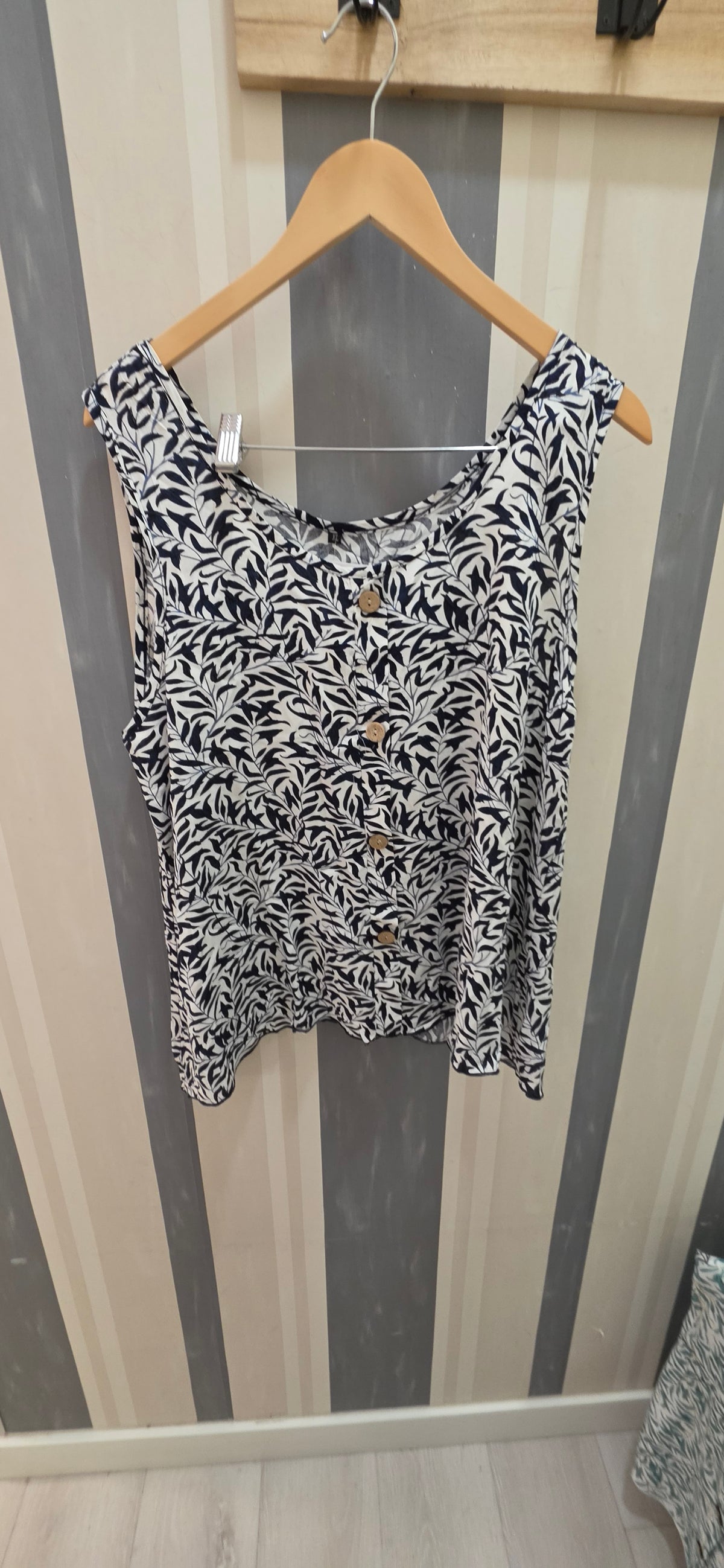 Blusa Hojas Sin Manga - Foto