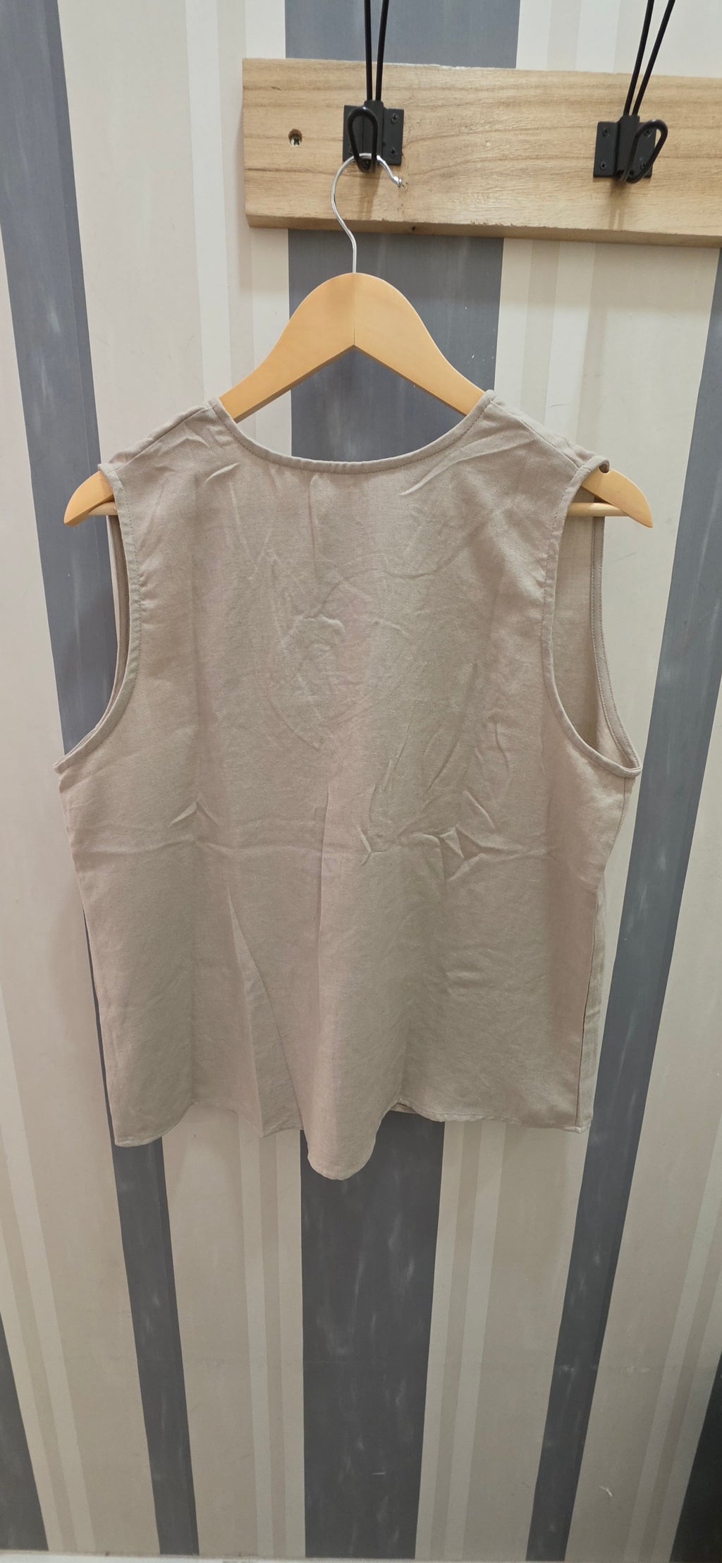 Blusa Sin Manga Lisa Cinta Nudo Atrás - Foto