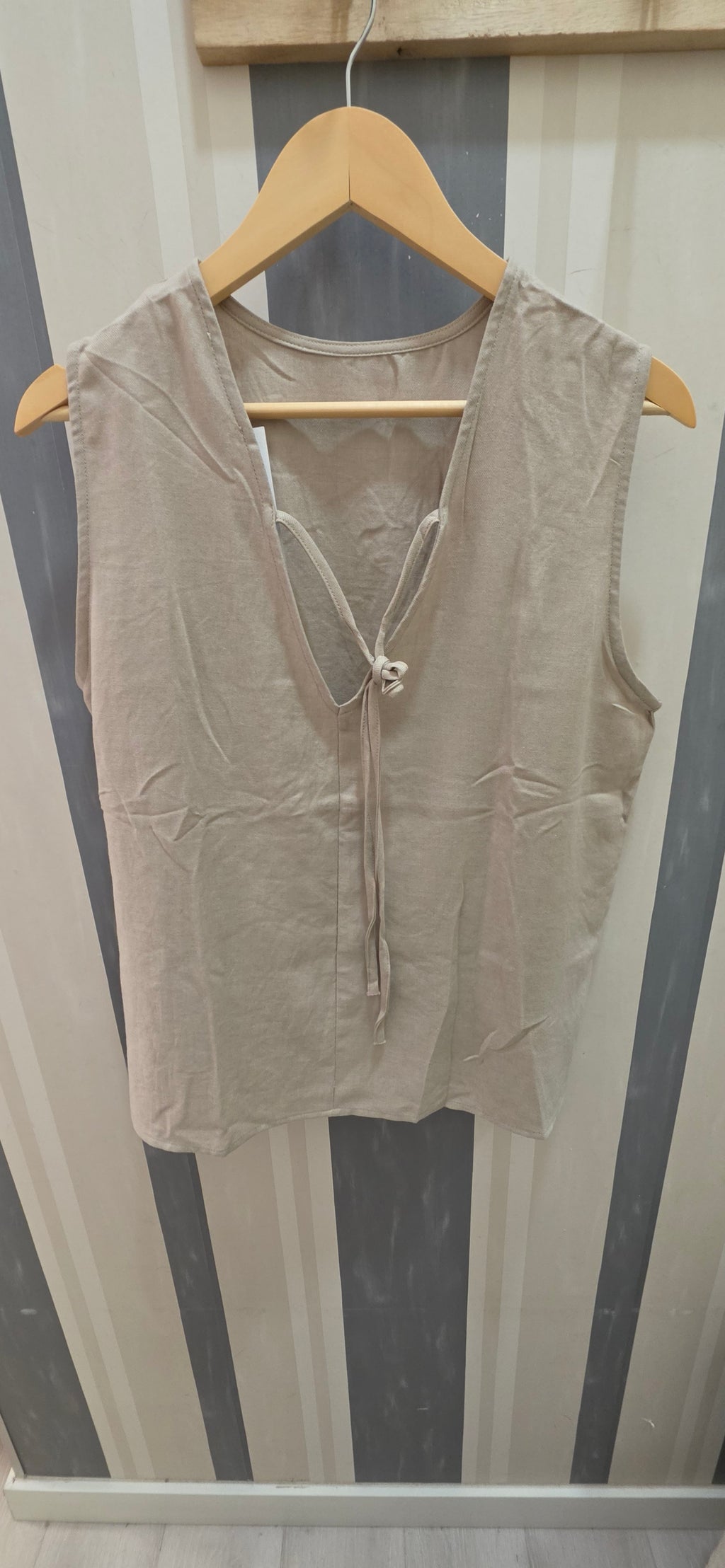 Blusa Sin Manga Lisa Cinta Nudo Atrás - Foto