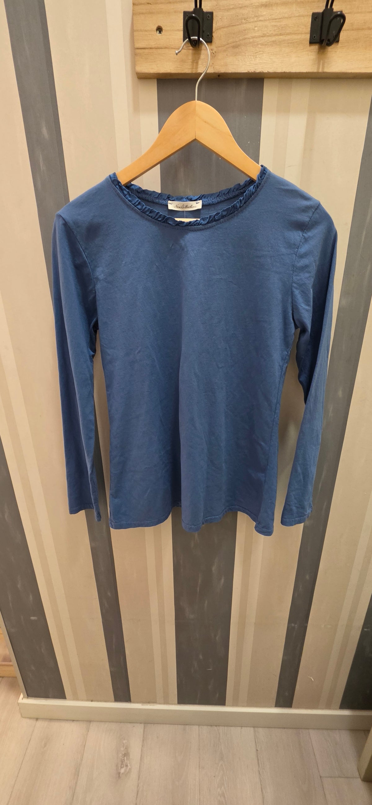 Camiseta Manga Larga Cuello Detalle Algodón 100% - Foto