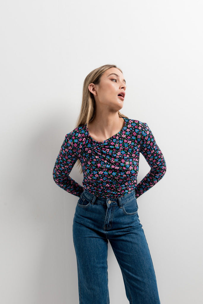 Camiseta Asimetrica Estampada Flores - Foto