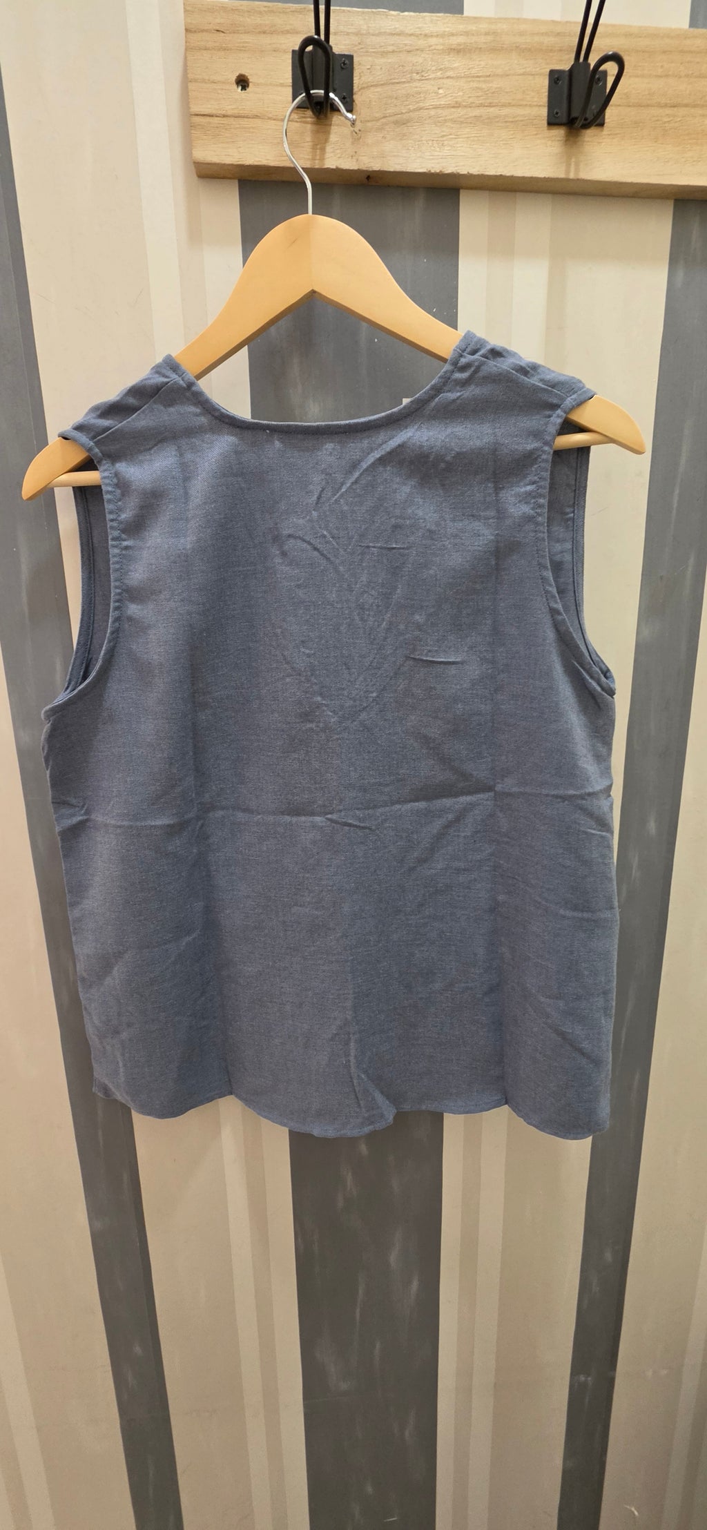 Blusa Sin Manga Lisa Cinta Nudo Atrás - Foto
